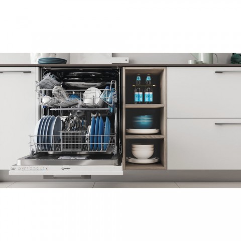 Посудомоечная машина Indesit DIE 2B19