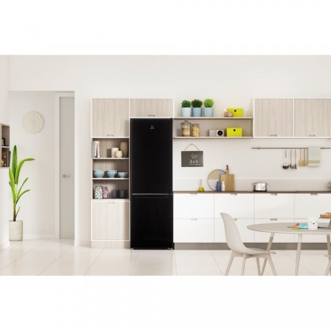 Холодильник Indesit DS 318 B