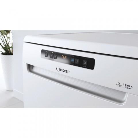 Посудомоечная машина Indesit DFO 3C26