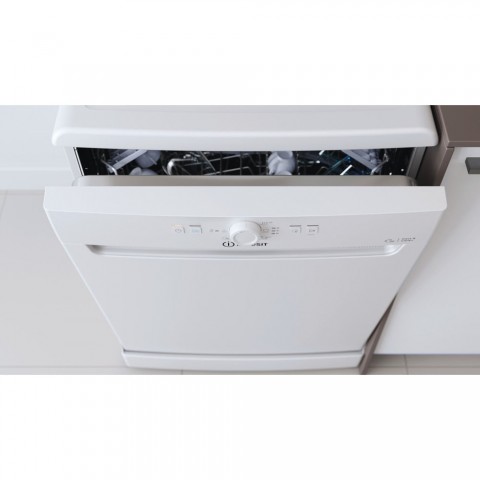 Посудомоечная машина Indesit DFE 1B19 14