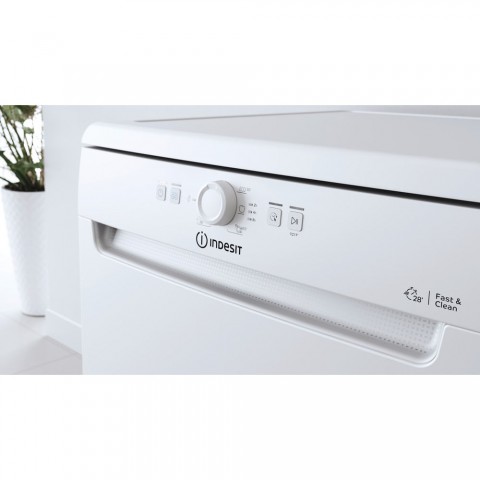 Посудомоечная машина  Indesit DFE 1B10