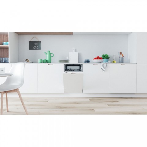 Посудомоечная машина  Indesit DSIC 3M19