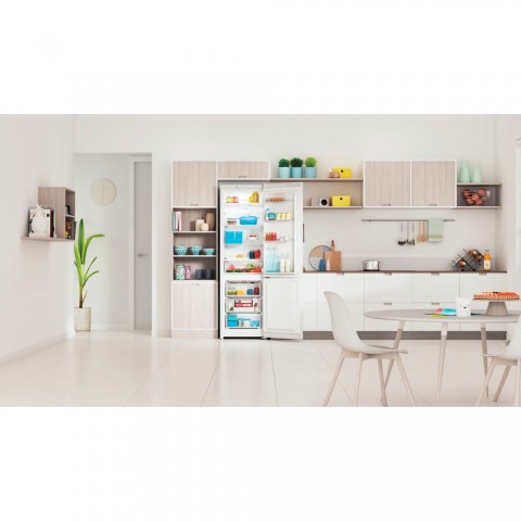 Холодильник Indesit ITS 4200 W